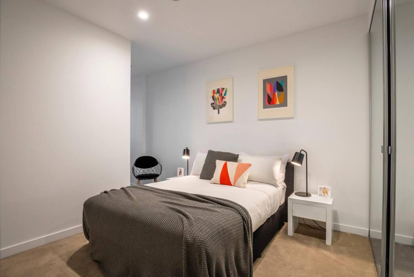 Retro Modern With Pool Near Westfield Apartment *