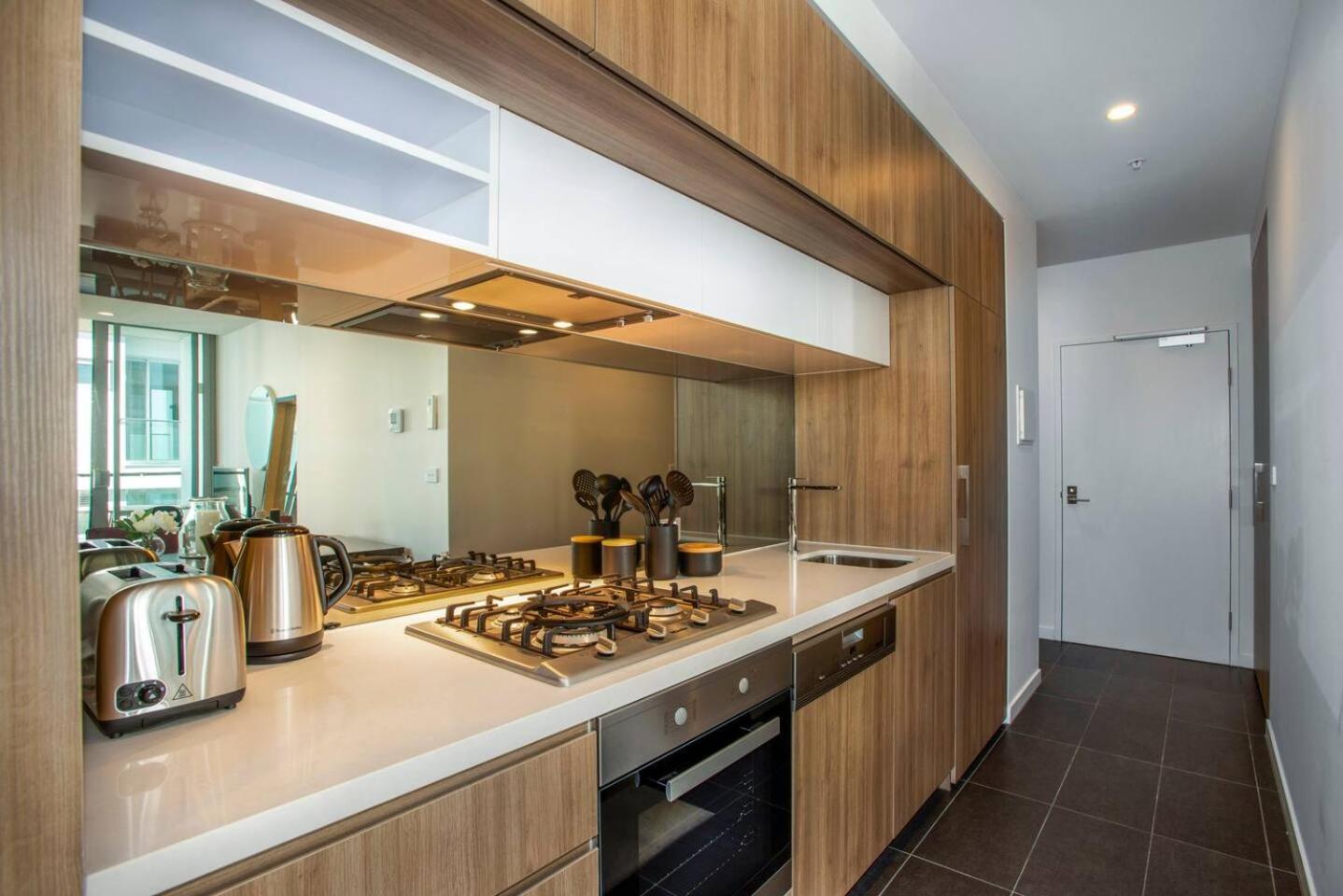 Apartment Retro Modern With Pool Near Westfield Melbourne