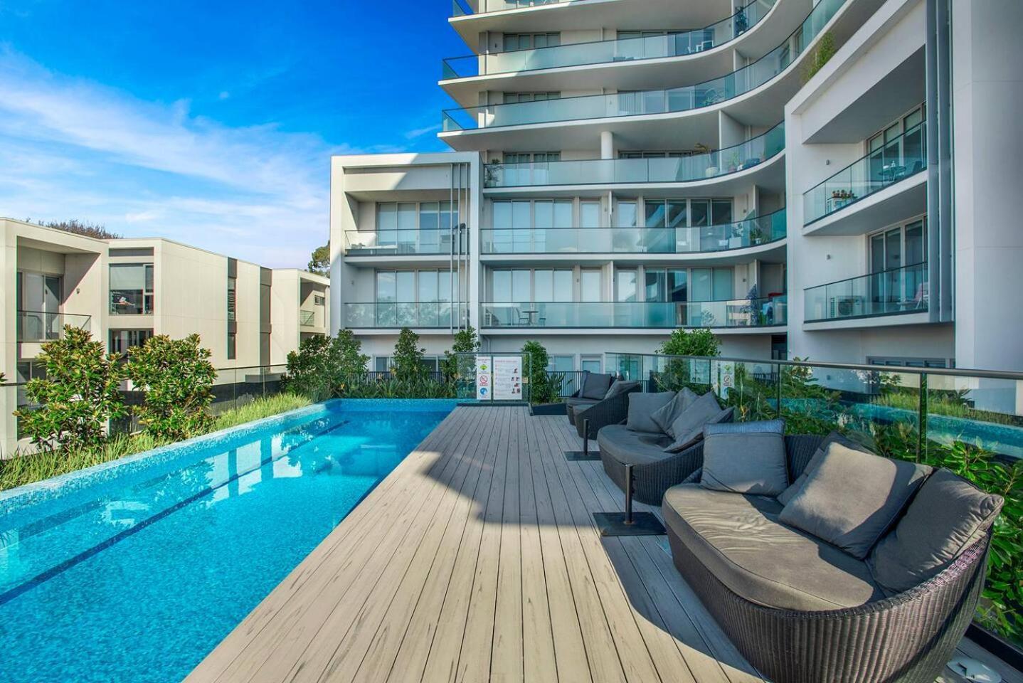 Apartment Retro Modern With Pool Near Westfield *