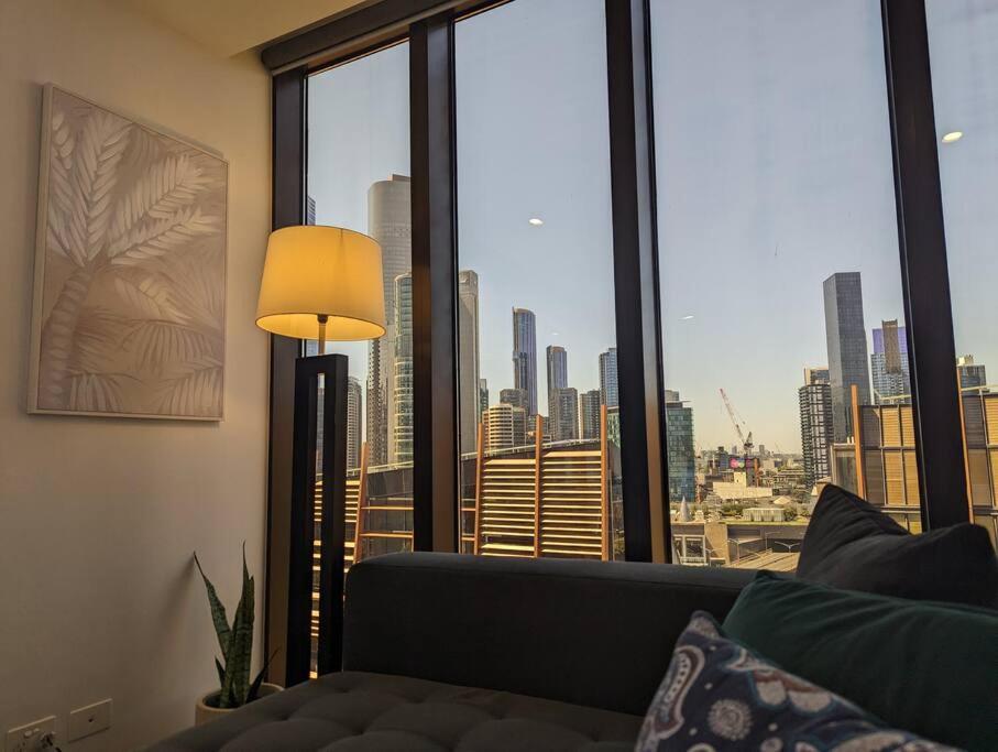 Breathtaking Views Of Yarra River And City Skyline With Free Parking Gym Access *