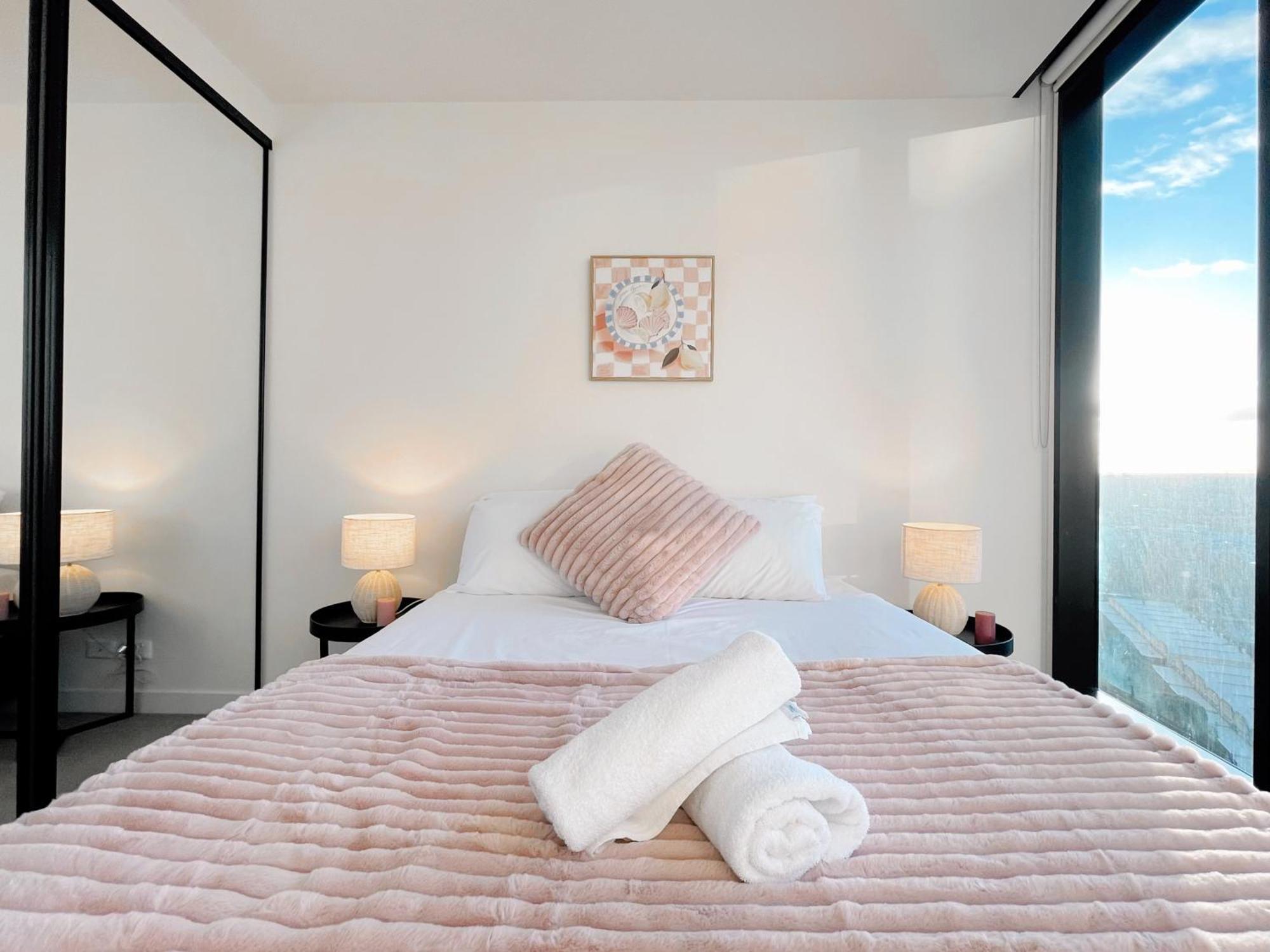 Apartment Queens Place 1b/view/workplace/swimming Pool/gym Melbourne