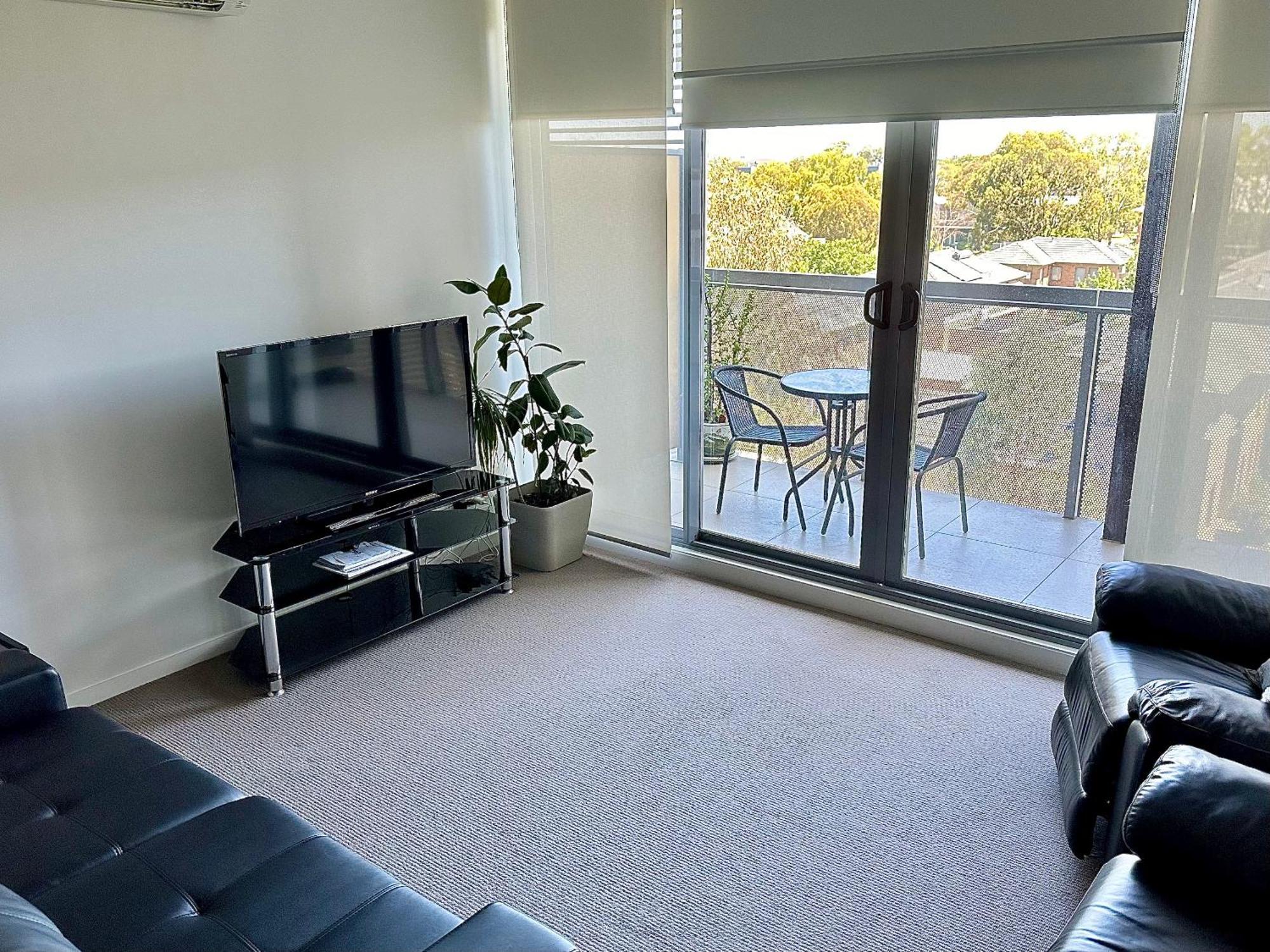 Skyline In Maribyrnong Apartment *