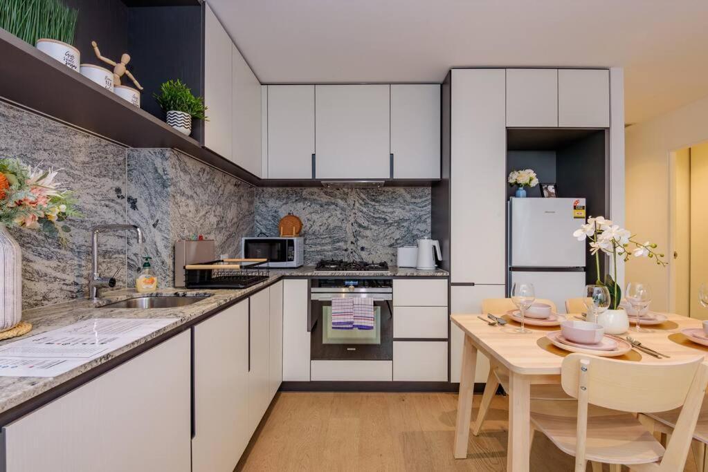Glamorous 2bdr In Cbd *
