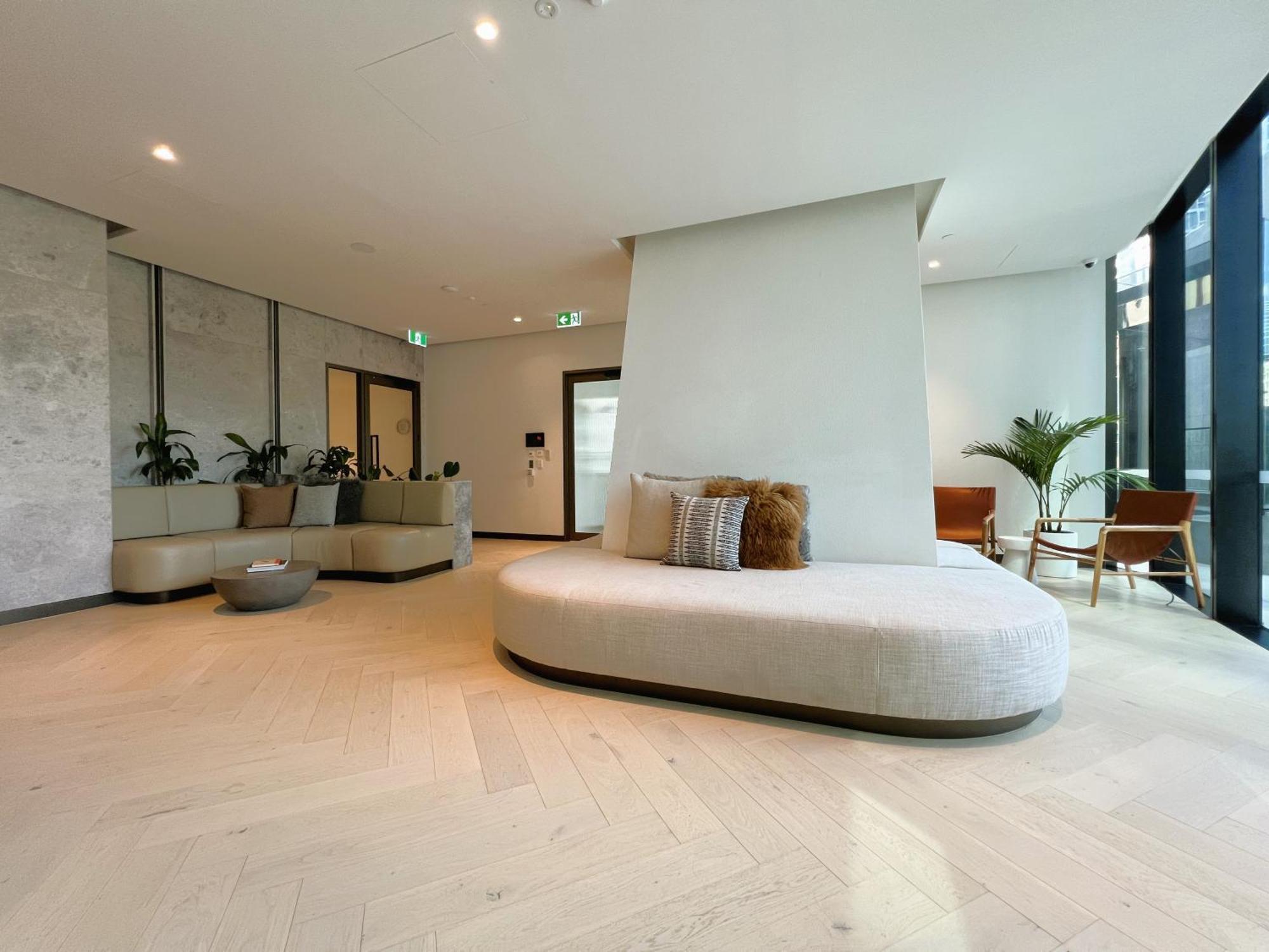 1 Brm 1 Study, Southern Cross, Garden View, Lvl 45 Melbourne