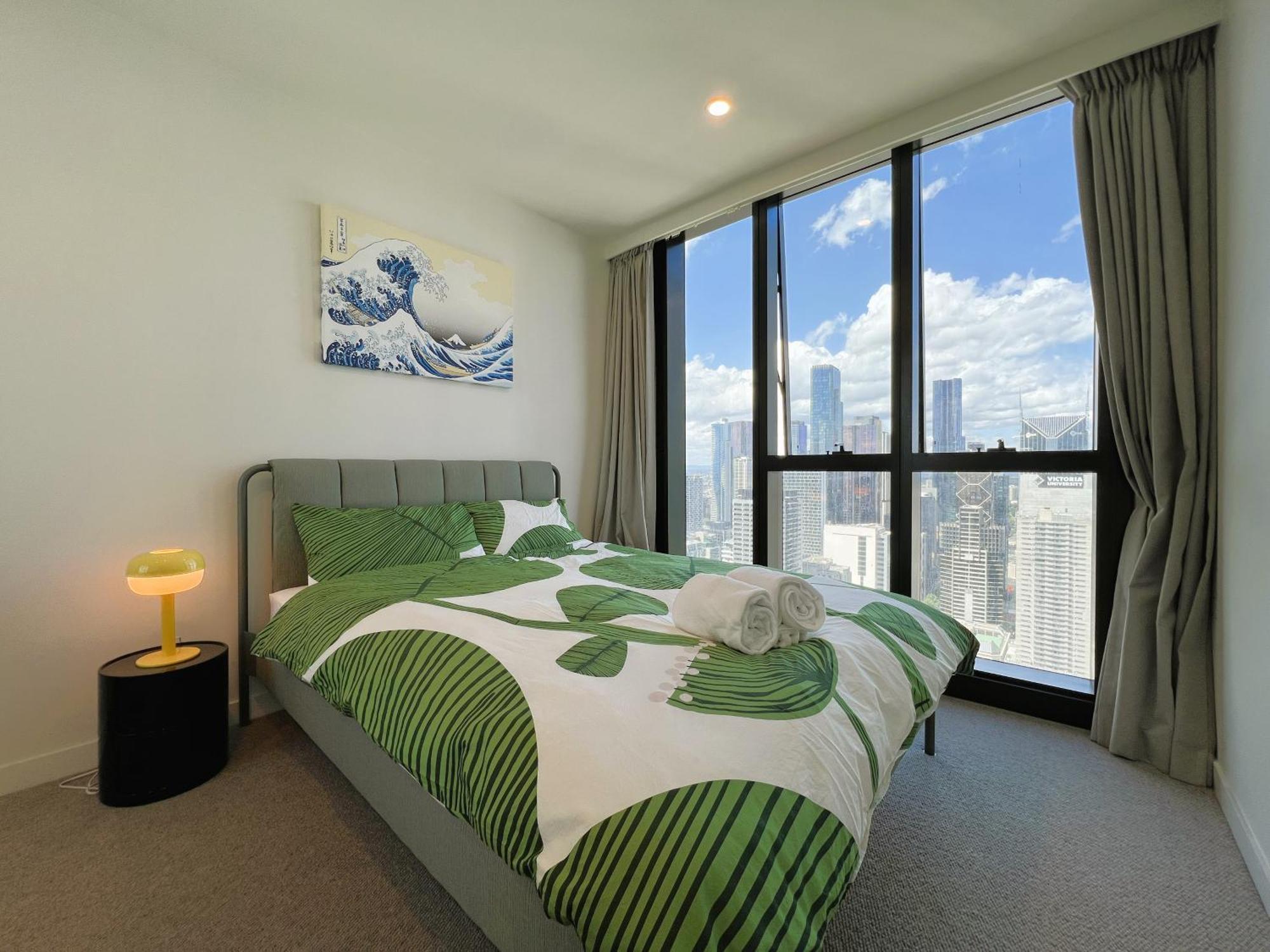 1 Brm 1 Study, Southern Cross, Garden View, Lvl 45