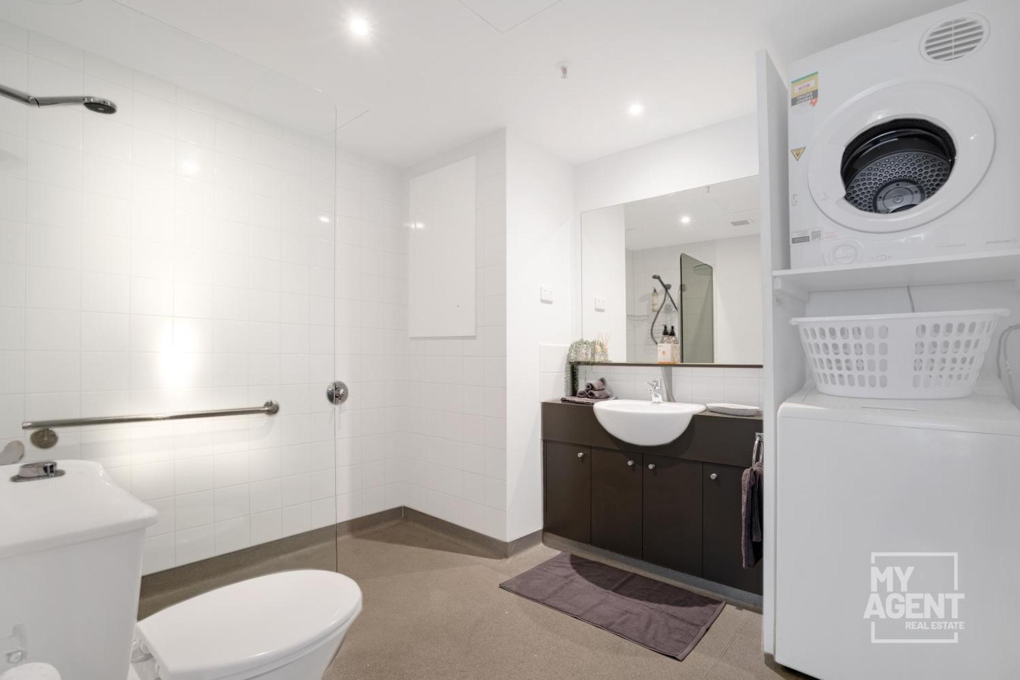 Large 2-bedroom On Flinders