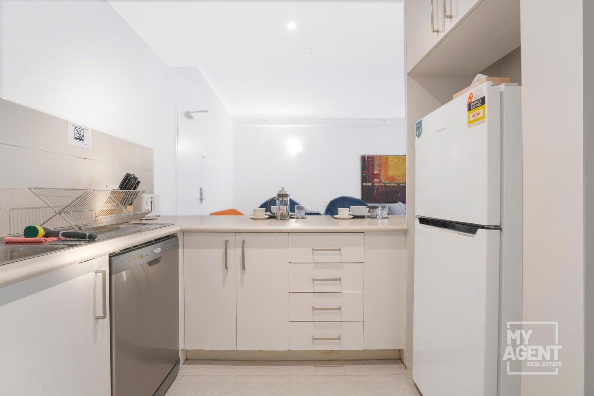 Large 2-bedroom On Flinders Apartment *