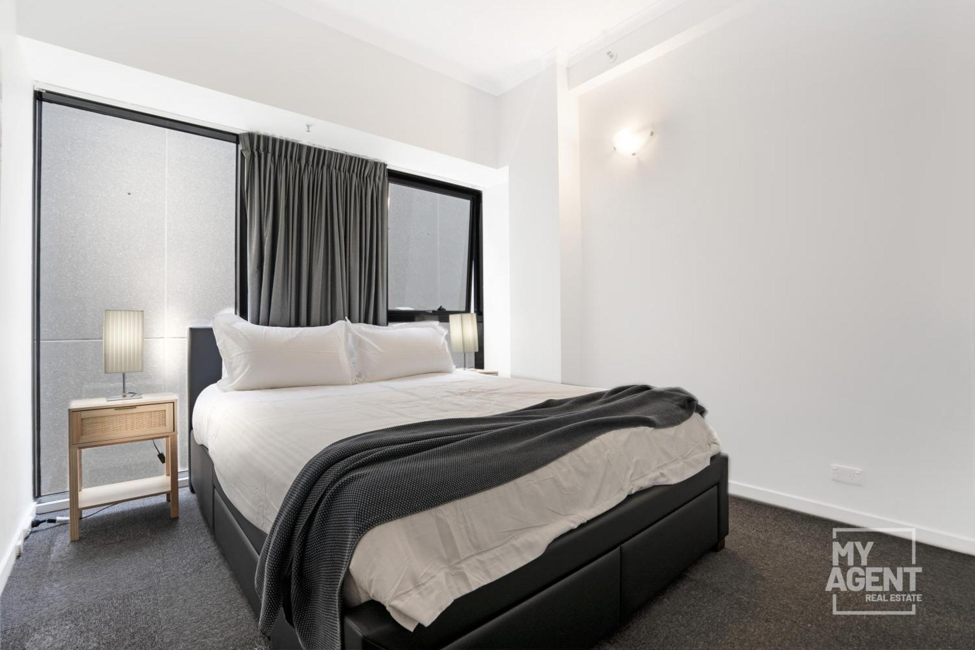Large 2-bedroom On Flinders Apartment *