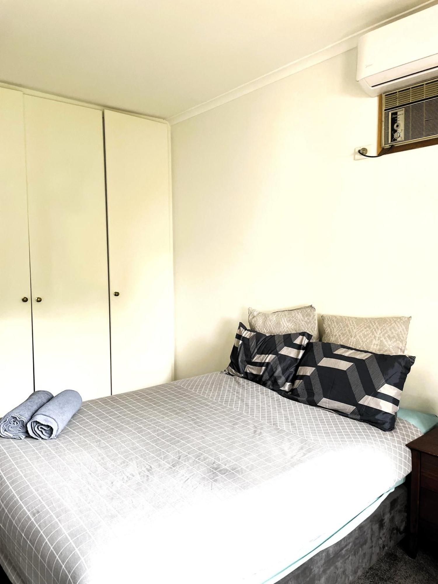 Luxury 5 Bedrooms, Pool, Quiet Melbourne
