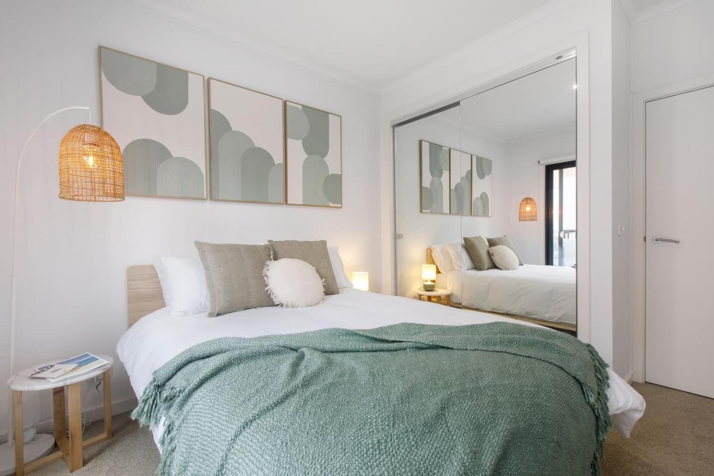 'laidback Lygon' A Two-storey Inner-city Oasis *