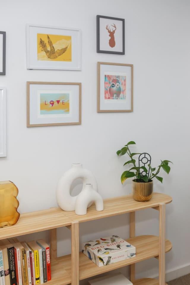 'laidback Lygon' A Two-storey Inner-city Oasis *