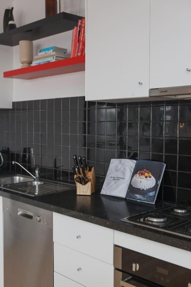 'laidback Lygon' A Two-storey Inner-city Oasis * Melbourne