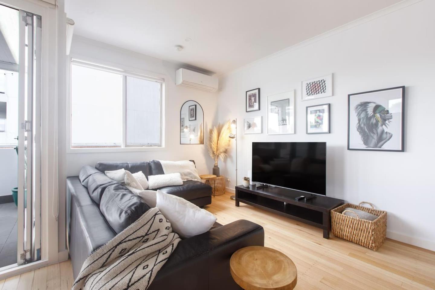 'laidback Lygon' A Two-storey Inner-city Oasis *