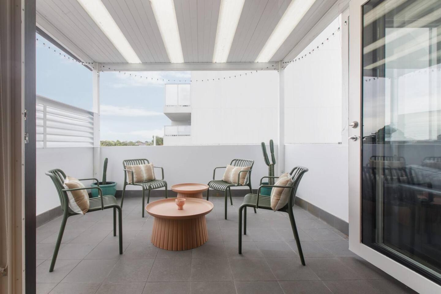 'laidback Lygon' A Two-storey Inner-city Oasis