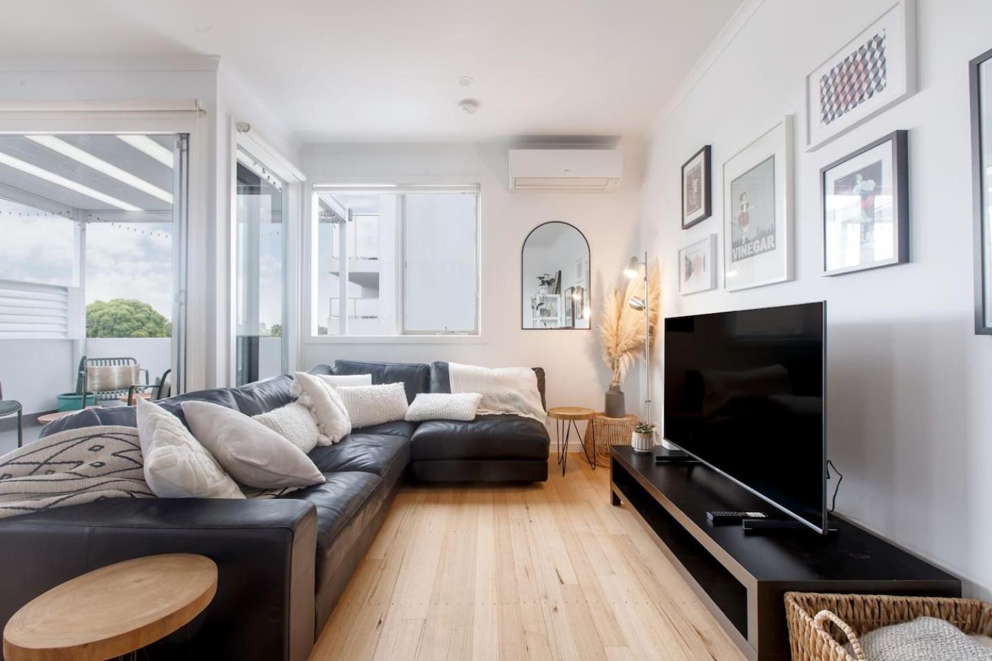 'laidback Lygon' A Two-storey Inner-city Oasis Apartment