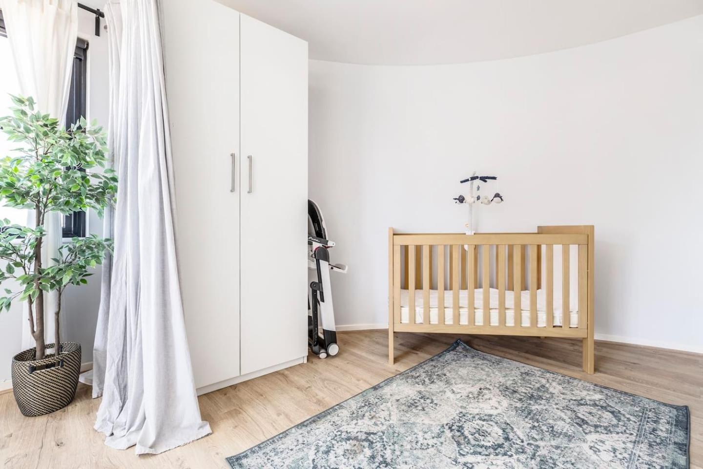 'the Arc' Upscale Heritage In Collingwood Apartment