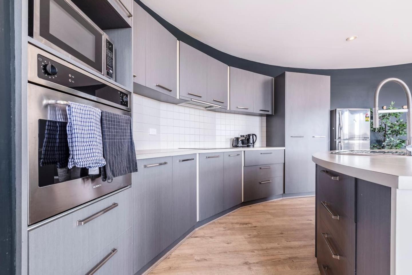 'the Arc' Upscale Heritage In Collingwood Apartment *