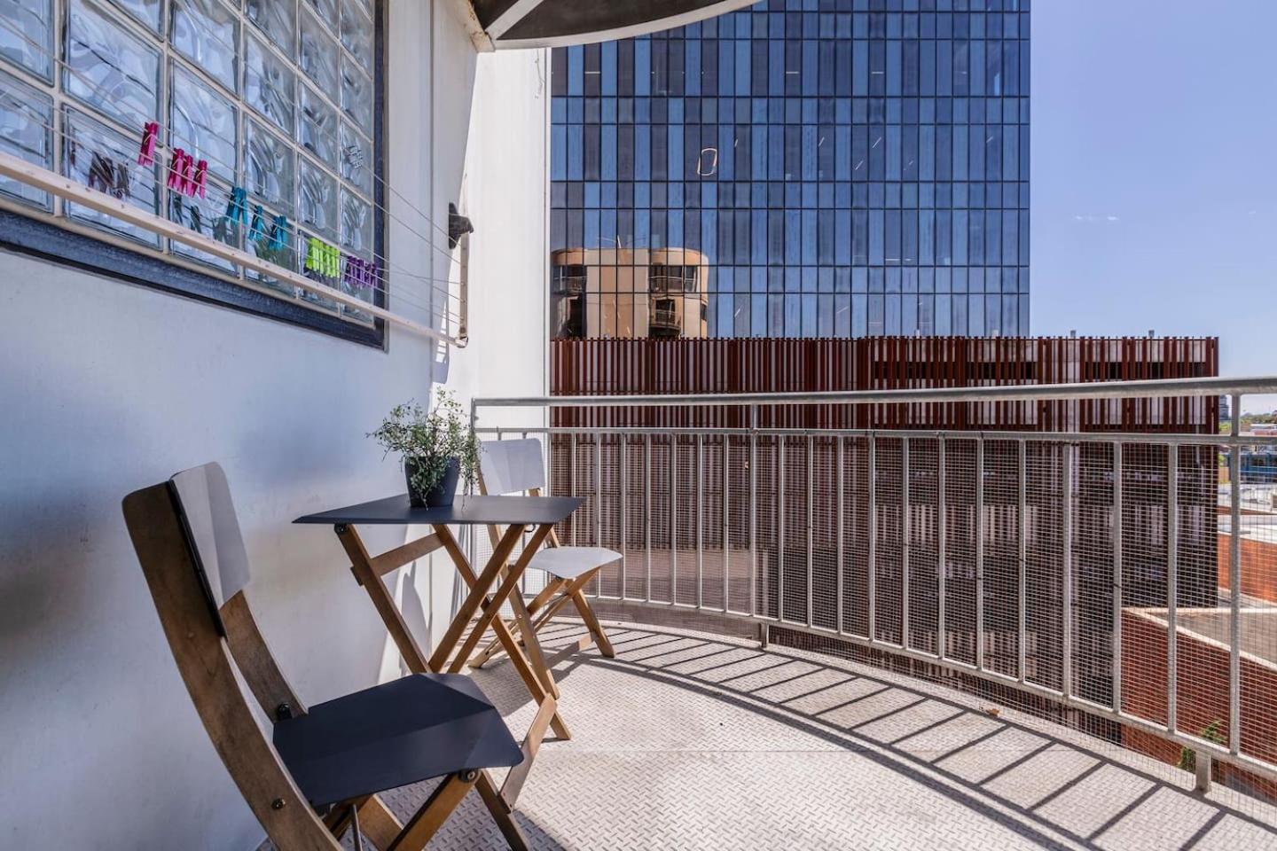 'the Arc' Upscale Heritage In Collingwood Apartment *