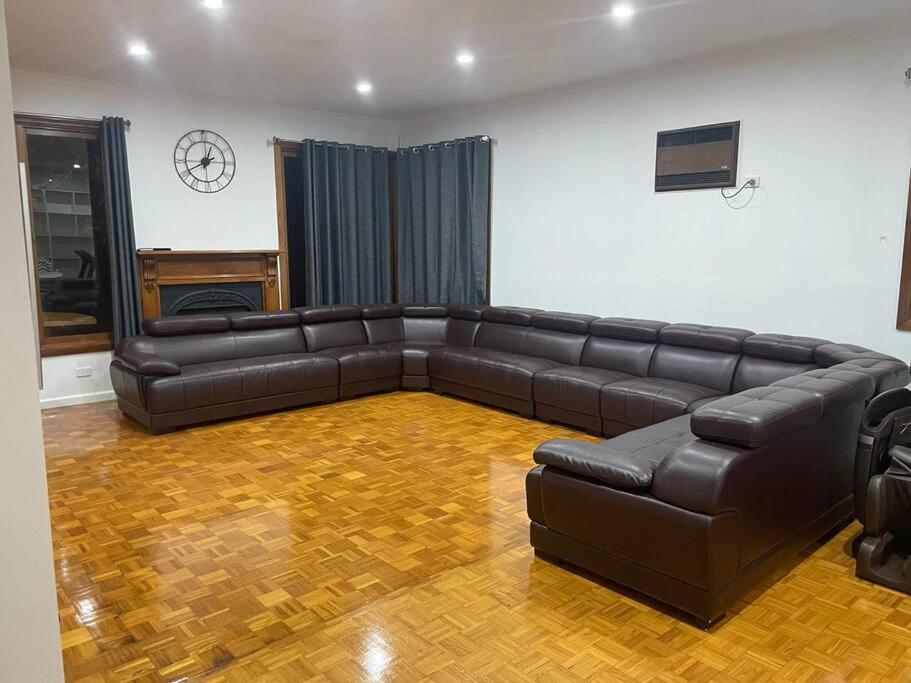 Luxury 5 Bedrooms, Pool, Quiet Melbourne
