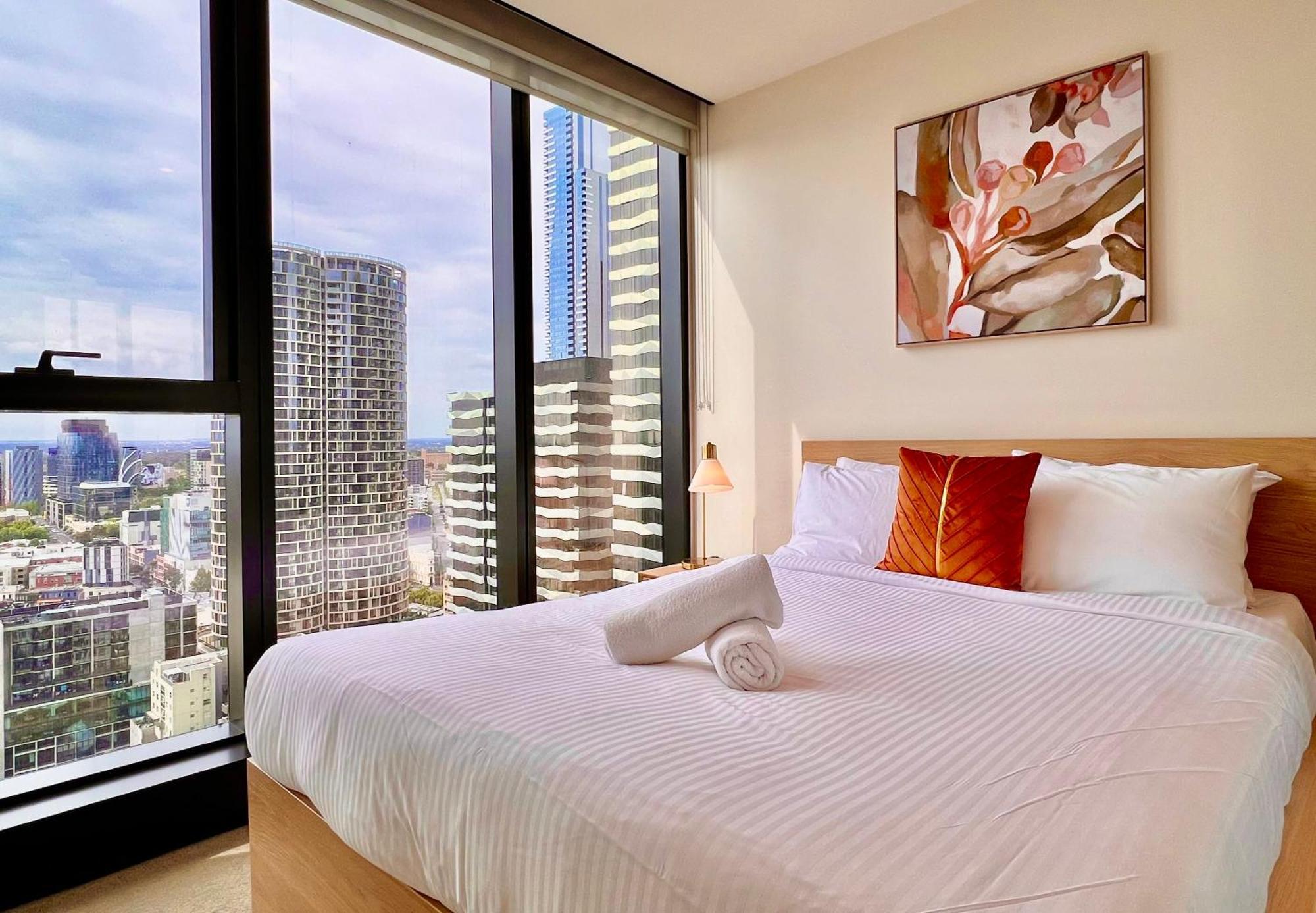 Highrise Location 2 Bedrooms & 2 Bathrooms Apartment