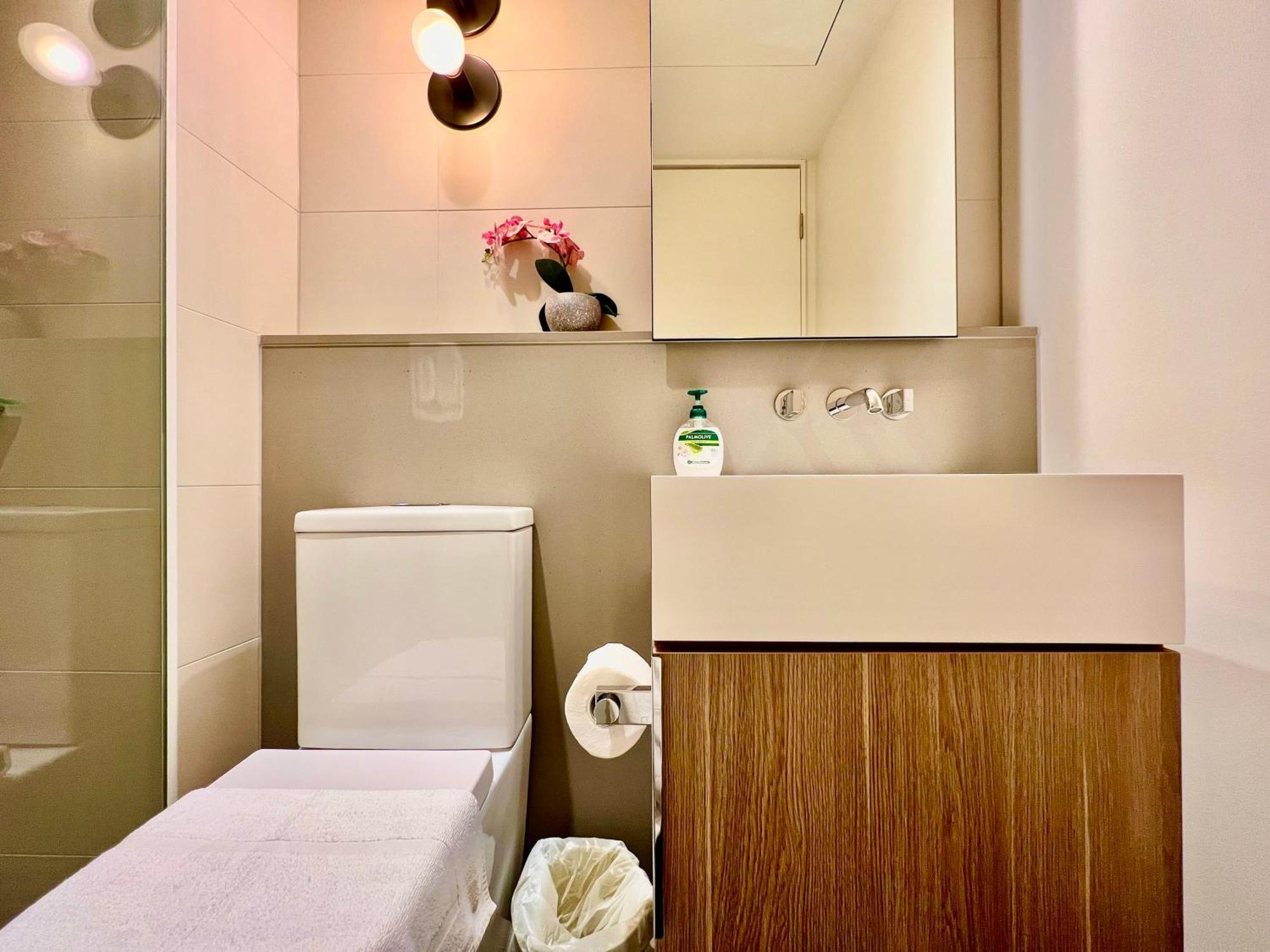 Highrise Location 2 Bedrooms & 2 Bathrooms *