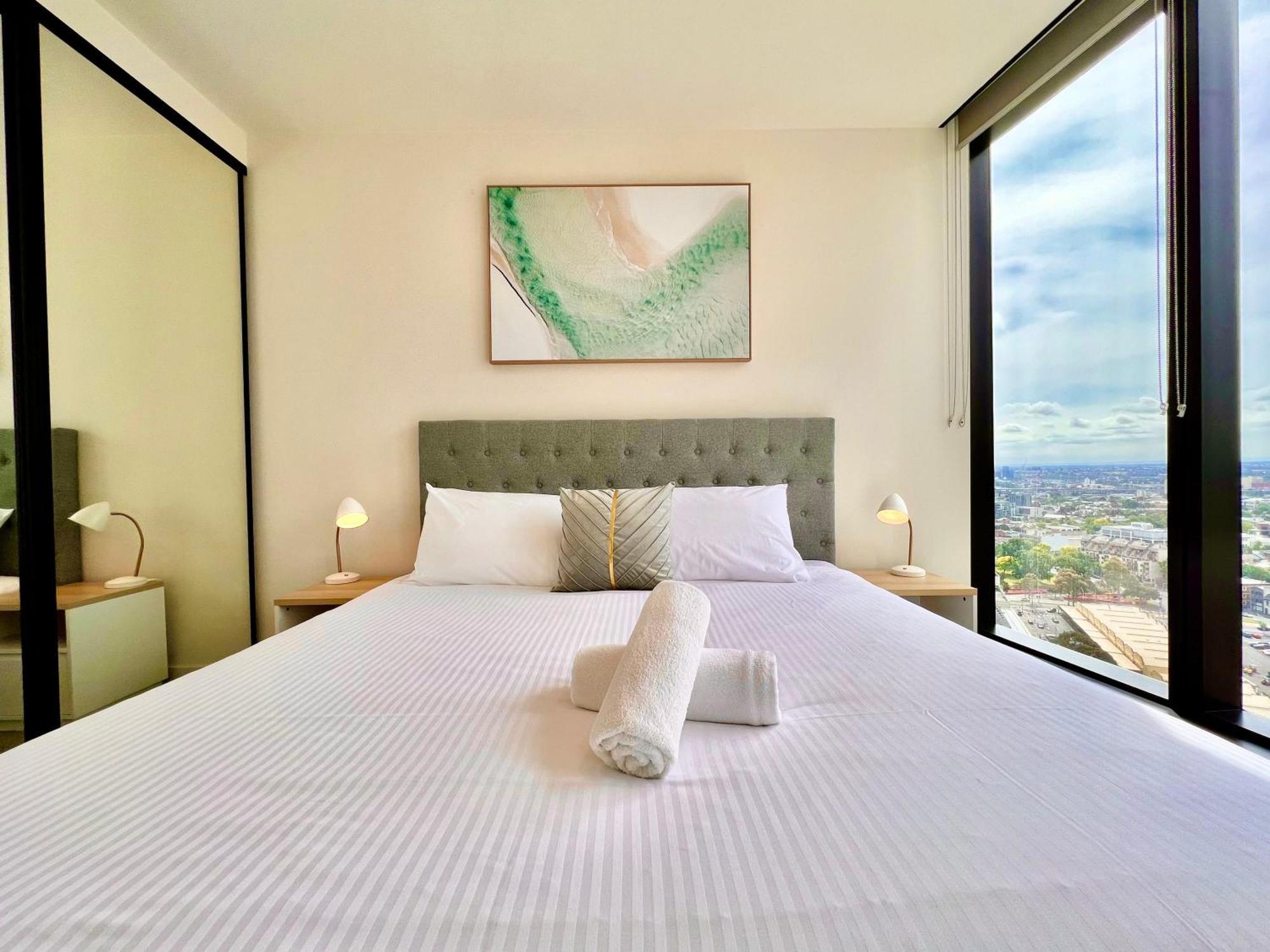 Highrise Location 2 Bedrooms & 2 Bathrooms Apartment