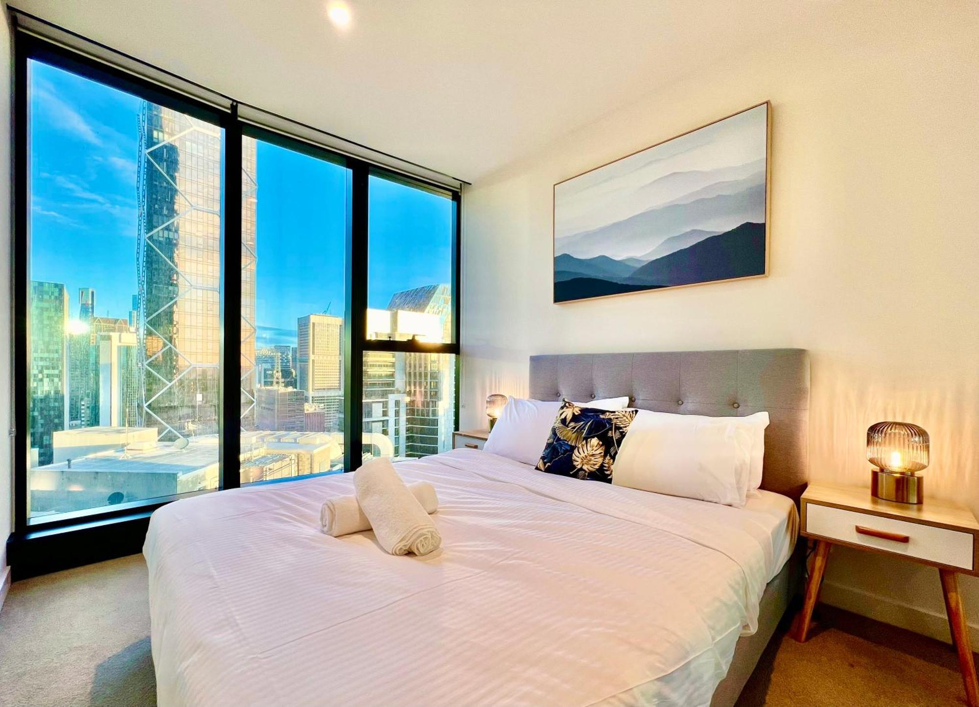 Highrise Location 2 Bedrooms & 2 Bathrooms Apartment