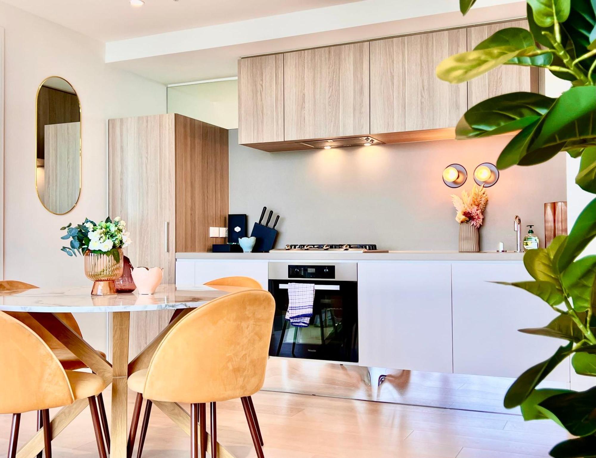 Highrise Location 2 Bedrooms & 2 Bathrooms * Melbourne