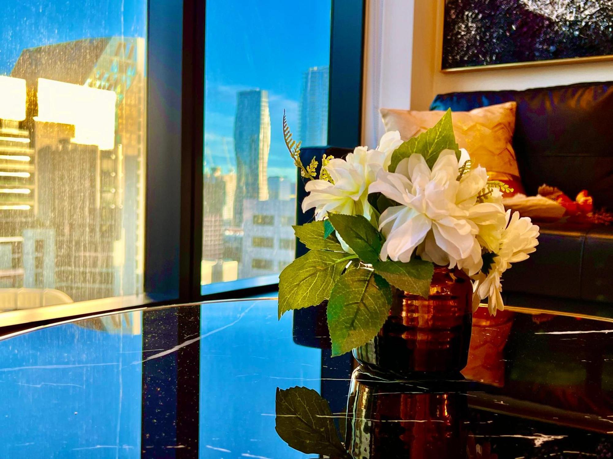 Highrise Location 2 Bedrooms & 2 Bathrooms Melbourne