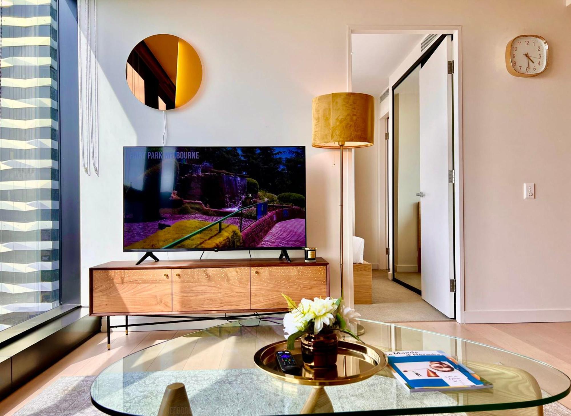 Highrise Location 2 Bedrooms & 2 Bathrooms Apartment *