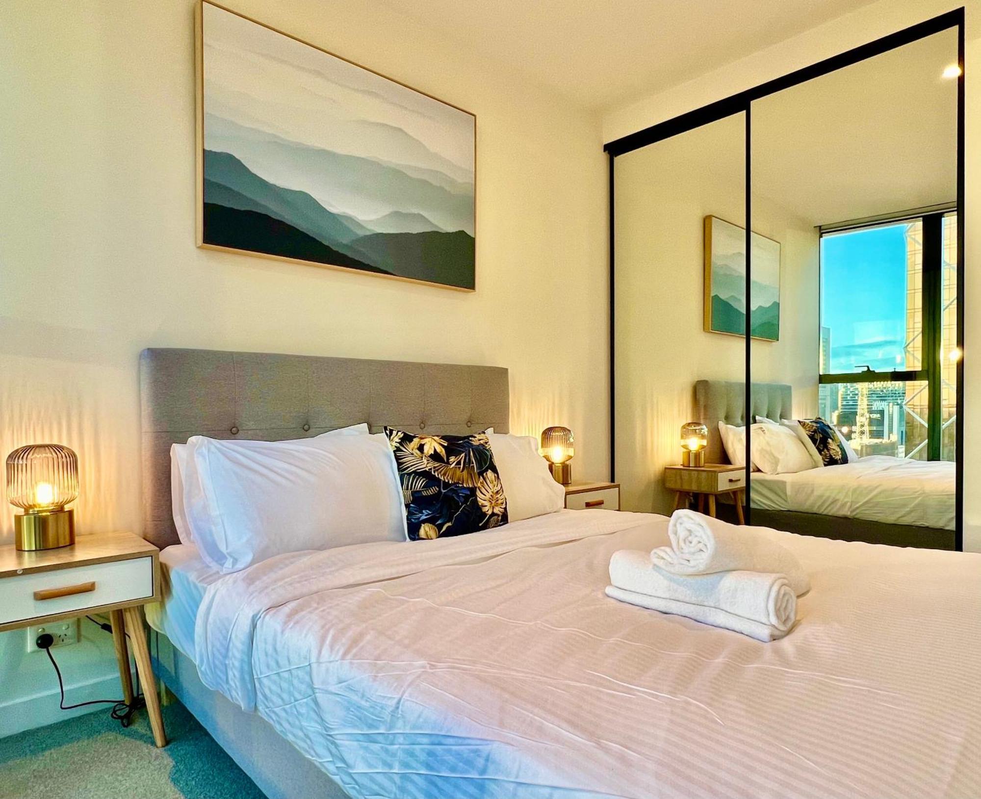 Highrise Location 2 Bedrooms & 2 Bathrooms * Melbourne