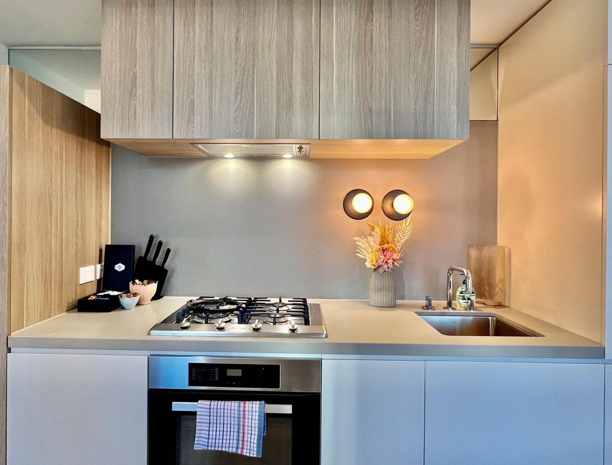 Highrise Location 2 Bedrooms & 2 Bathrooms Melbourne