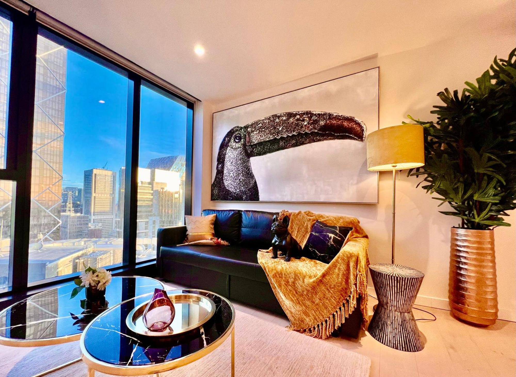 Apartment Highrise Location 2 Bedrooms & 2 Bathrooms *