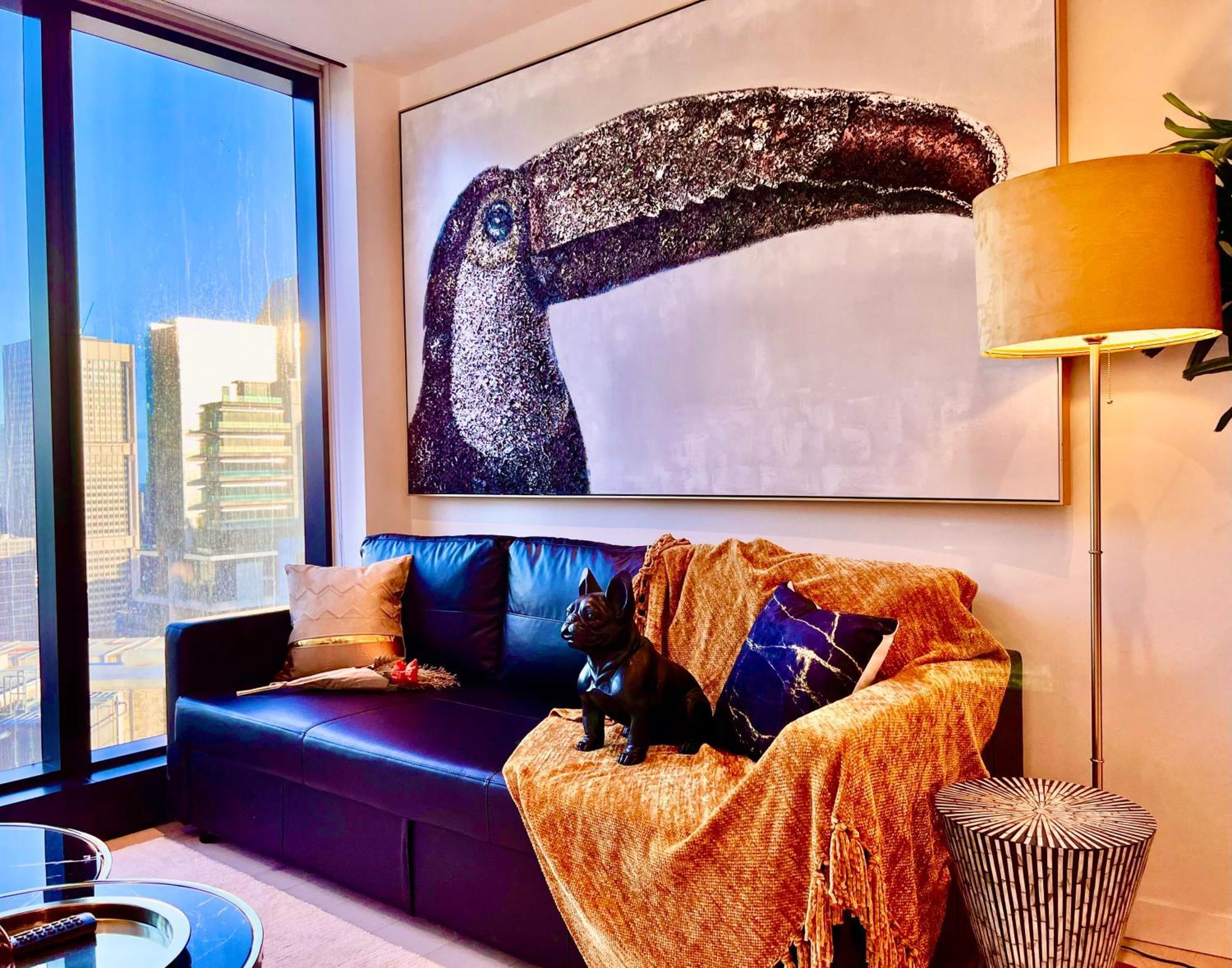 Highrise Location 2 Bedrooms & 2 Bathrooms Apartment *