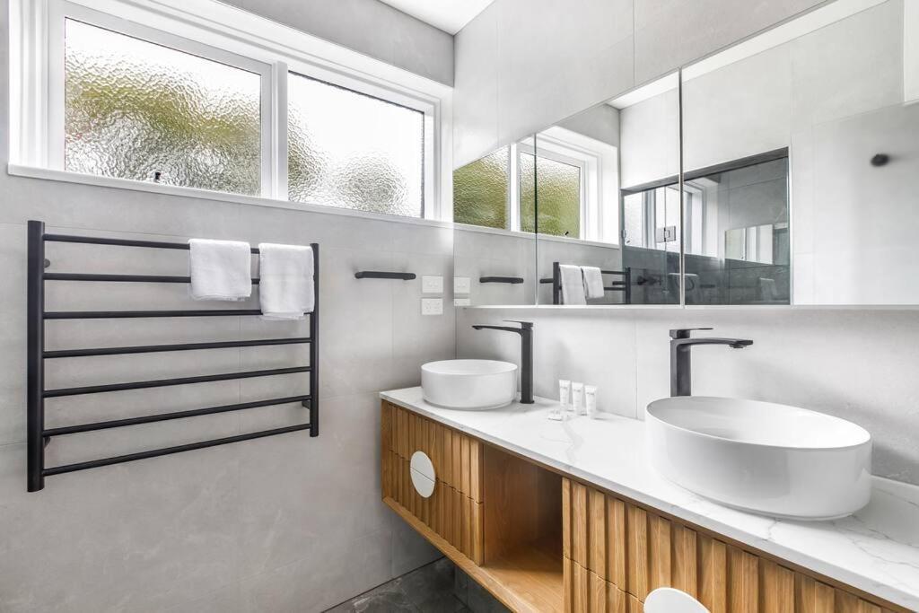Urban - Stylish Courtyard Haven Off Malvern Rd