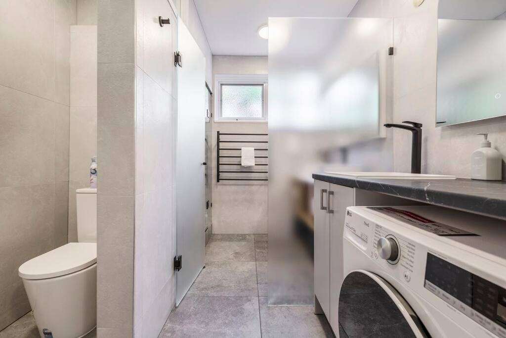 Urban - Stylish Courtyard Haven Off Malvern Rd * Melbourne