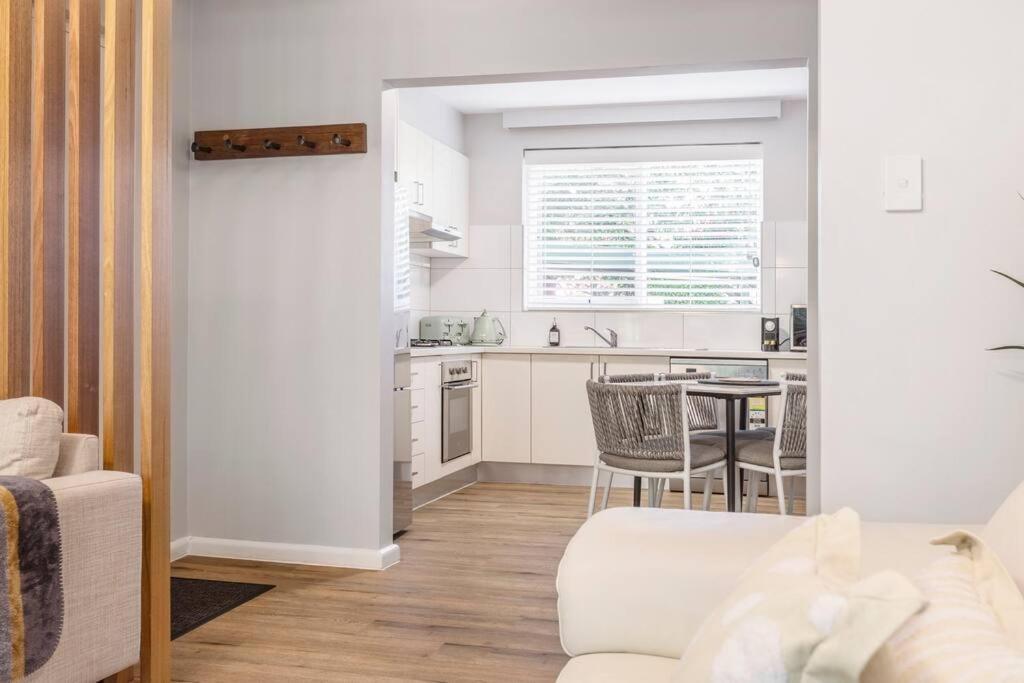 Urban - Stylish Courtyard Haven Off Malvern Rd