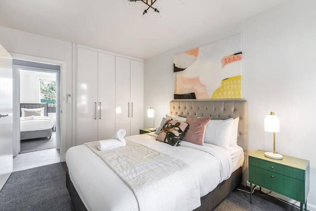 Urban - Stylish Courtyard Haven Off Malvern Rd Apartment *