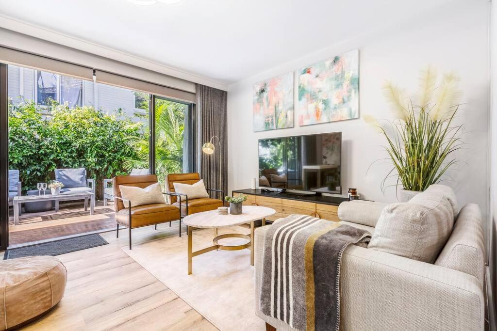 Urban - Stylish Courtyard Haven Off Malvern Rd Apartment