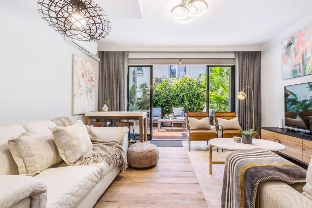 Urban - Stylish Courtyard Haven Off Malvern Rd *