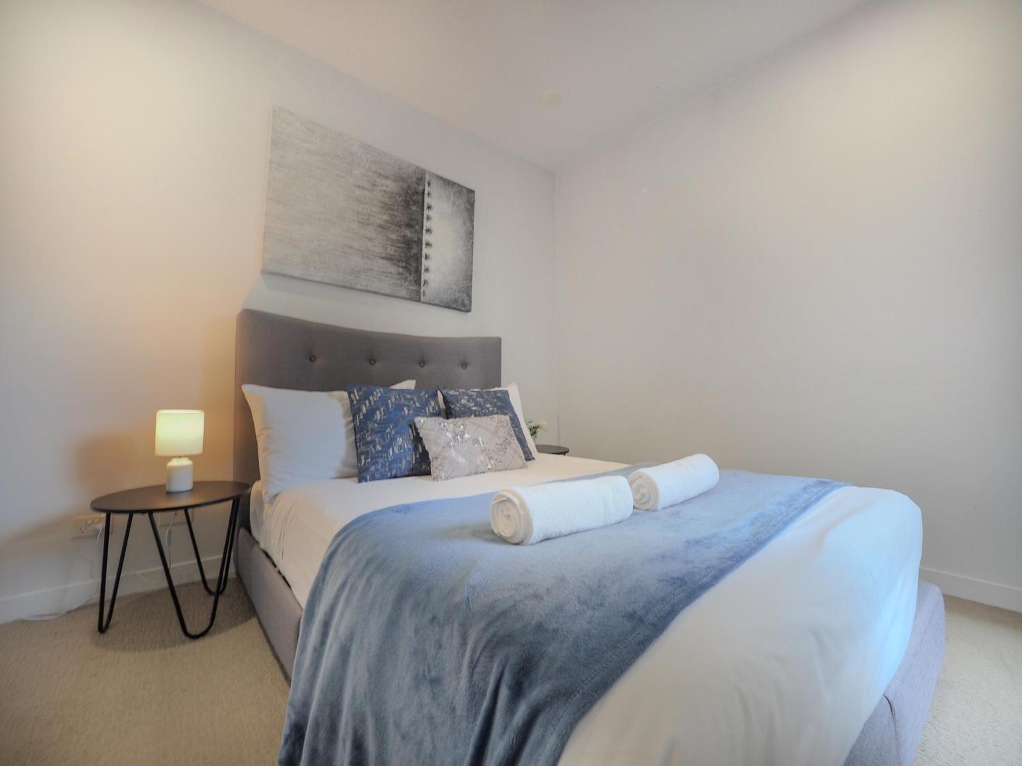Apartment High Level On 36th Floor 2br1babalcony Wifi Melbourne