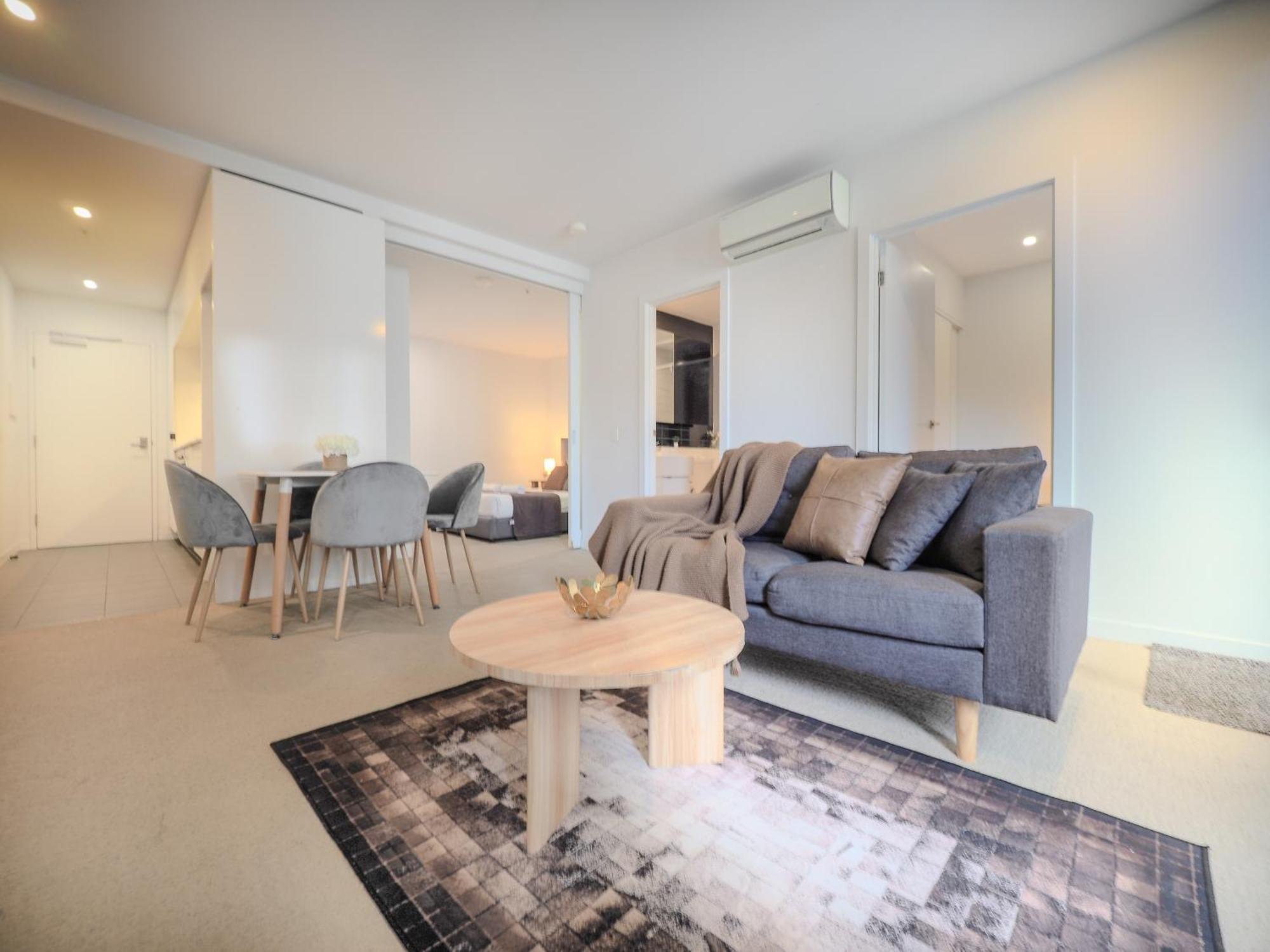 High Level On 36th Floor 2br1babalcony Wifi Apartment Melbourne