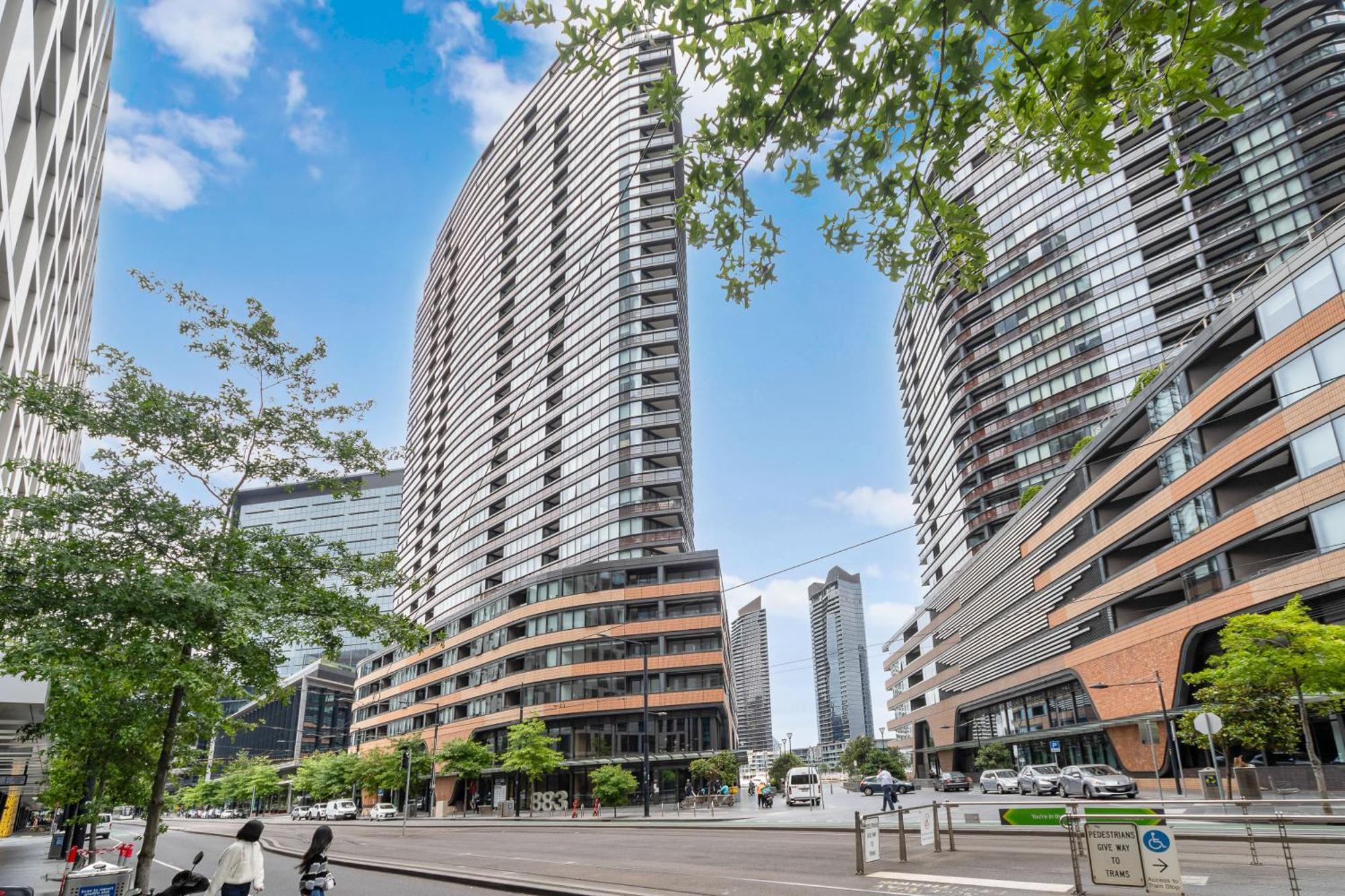 Docklands Riverside Views *