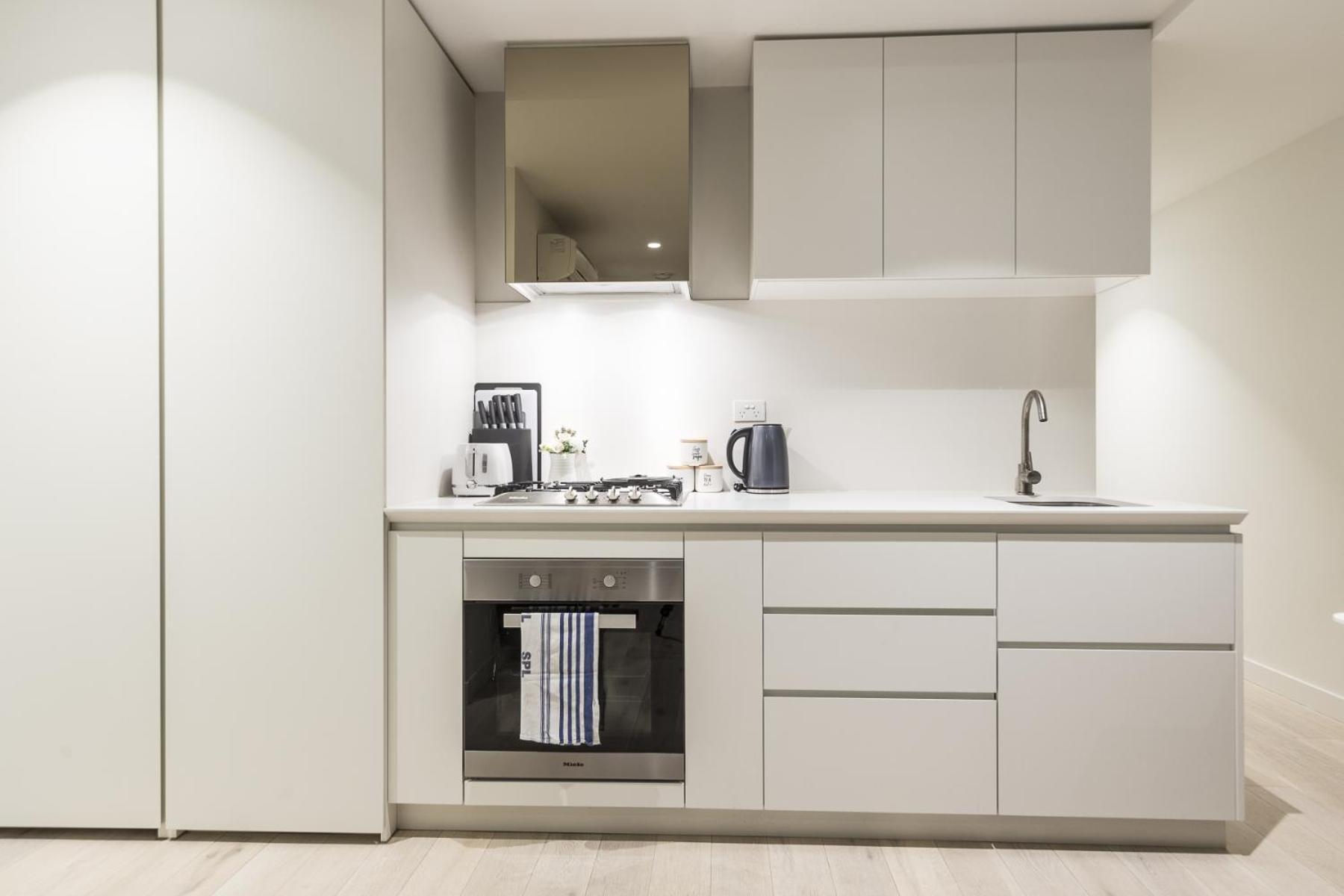 Eq Tower Modern Cbd Apartment