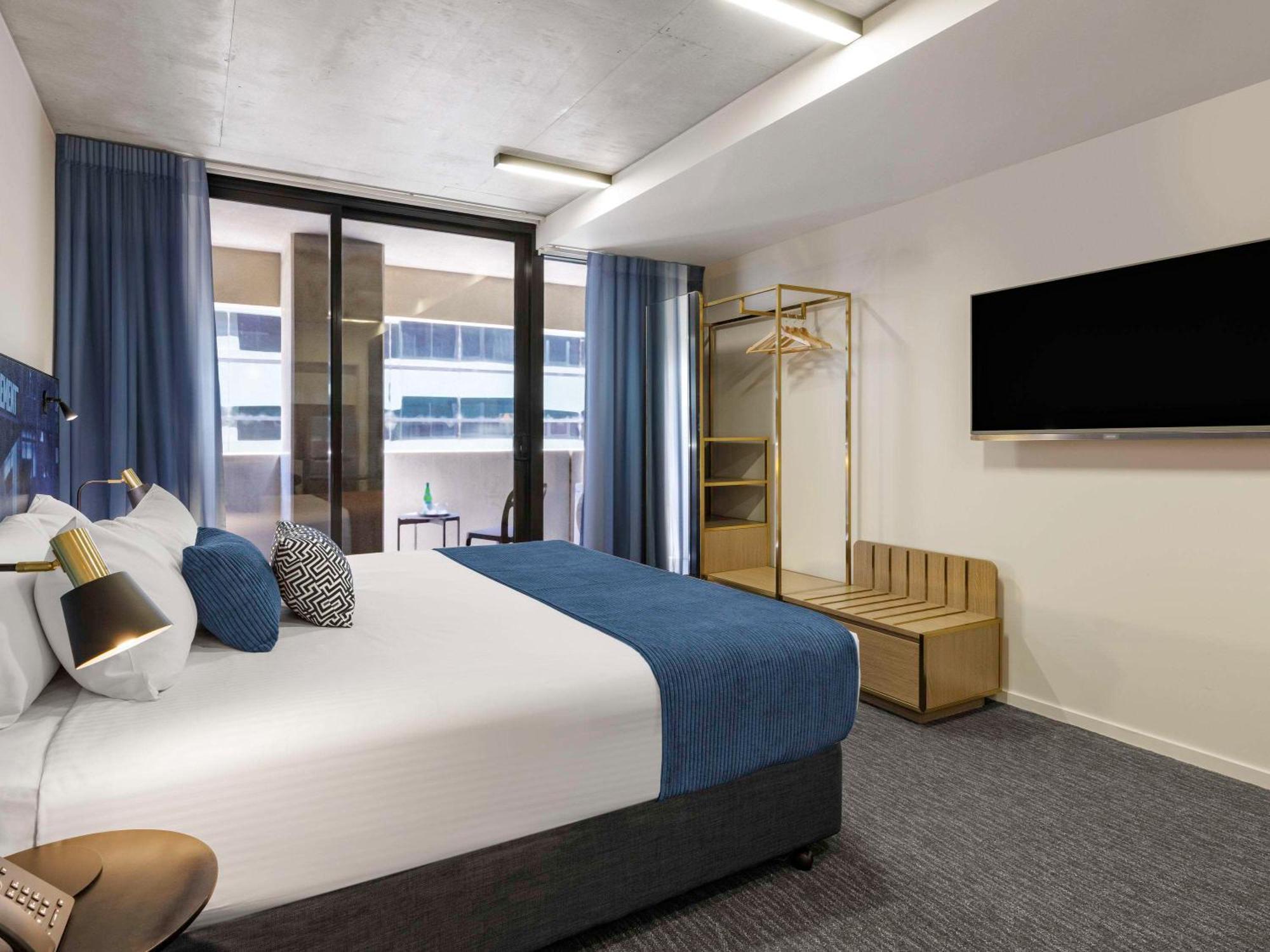 Hotel Mercure St Kilda Road 4*