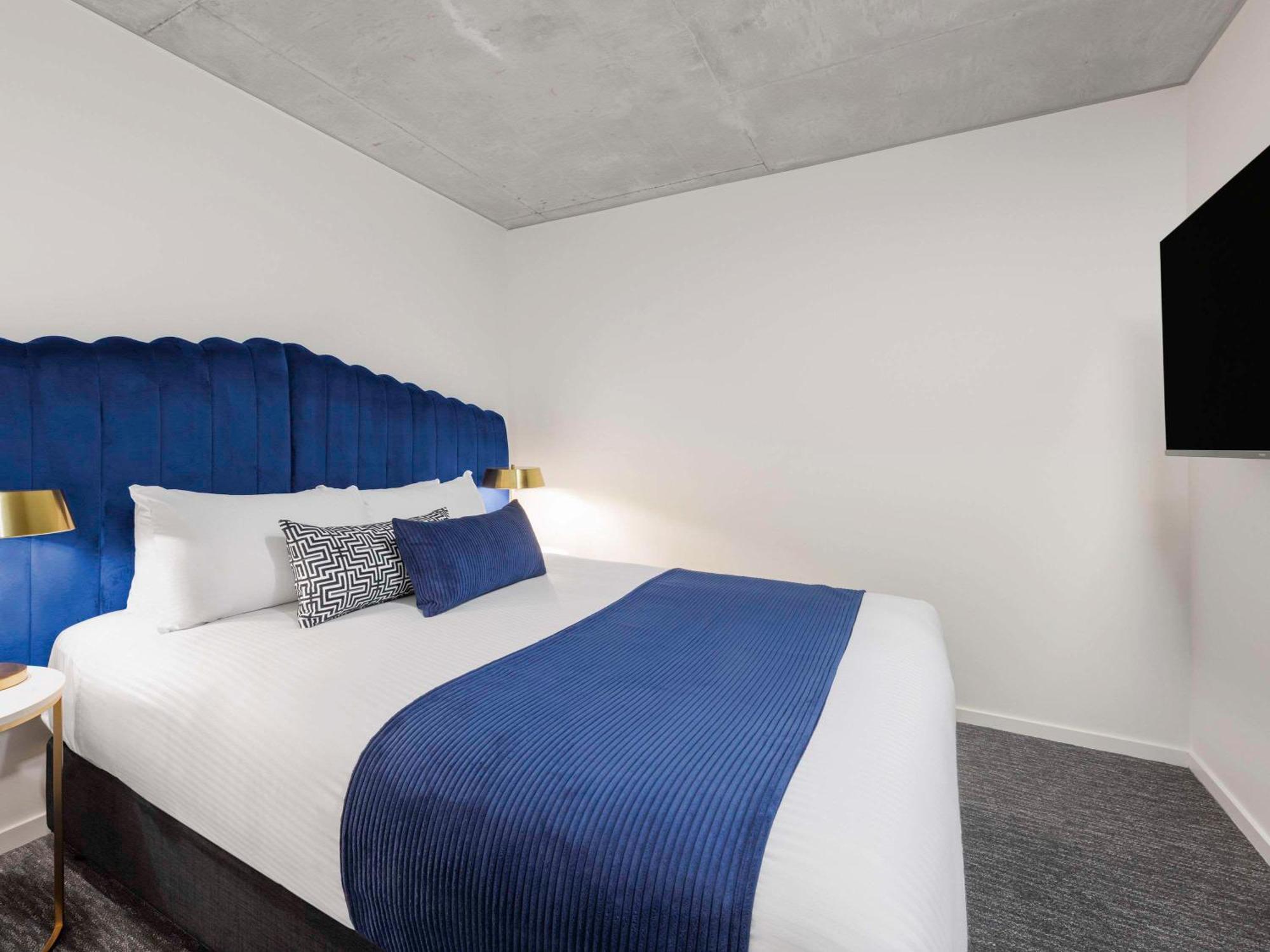 Mercure St Kilda Road Hotel 4*