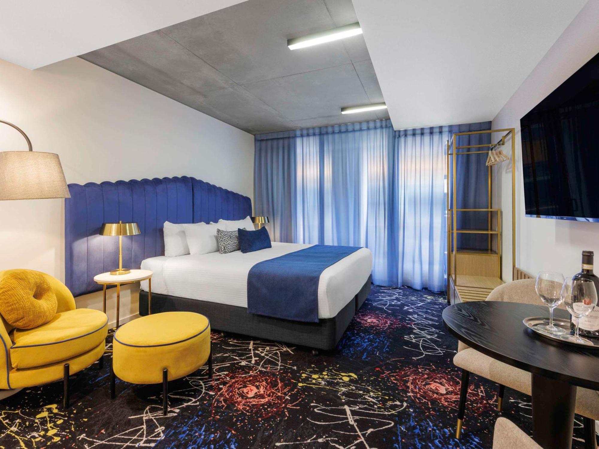 Hotel Mercure St Kilda Road 4*