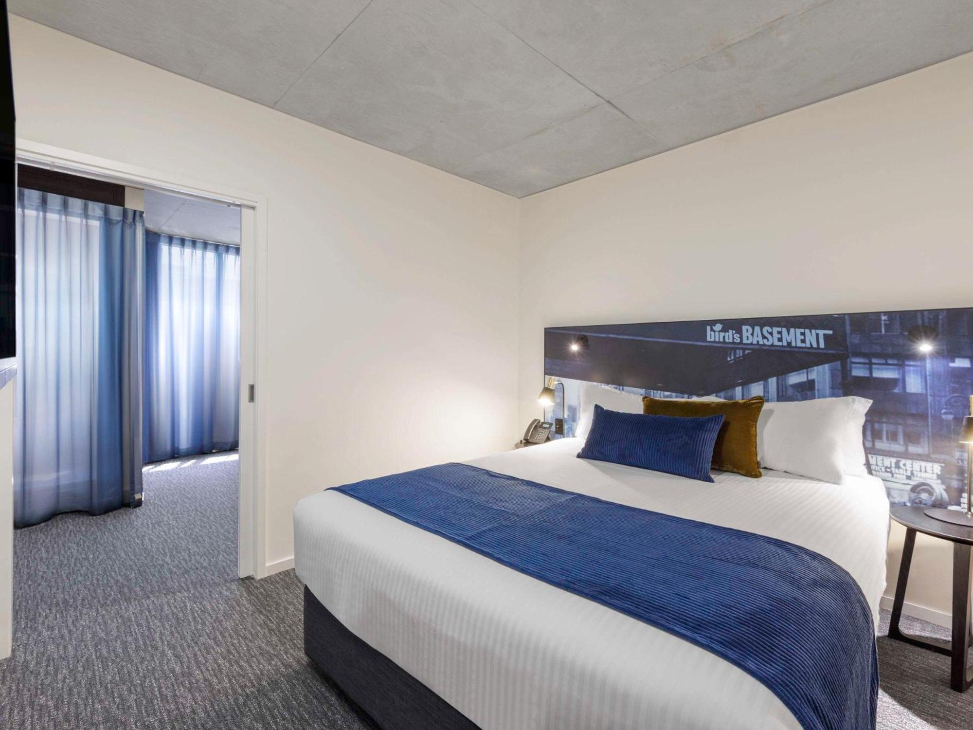 Mercure St Kilda Road 4*