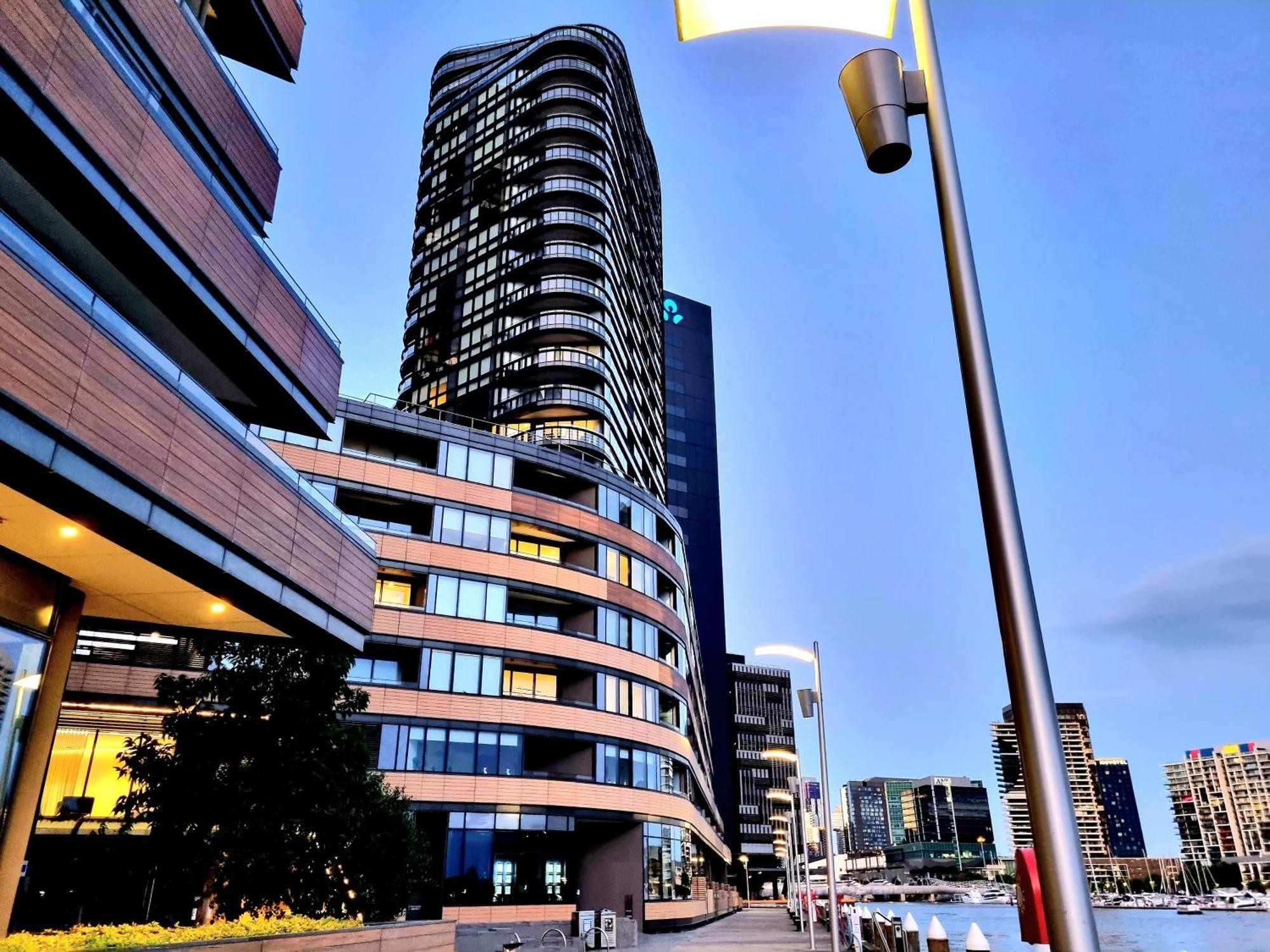 Docklands Riverside Views Apartment *