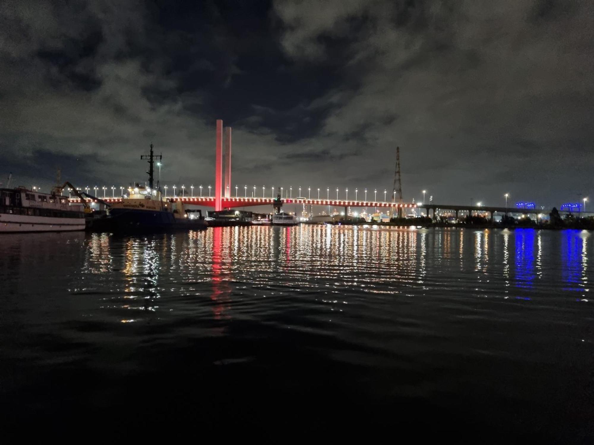 Docklands Riverside Views Apartment